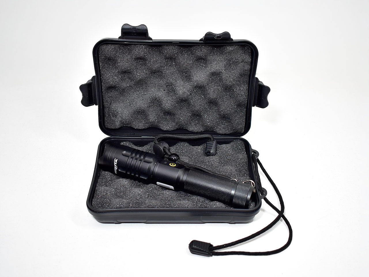 Linterna de LED con Zoom Nisuta Recargable (NS-LI80)
