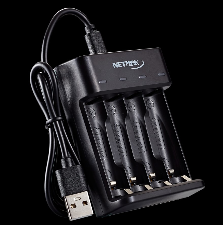 Cargador Usb Para 4 Pilas AA/AAA Netmak (NM-CH4)