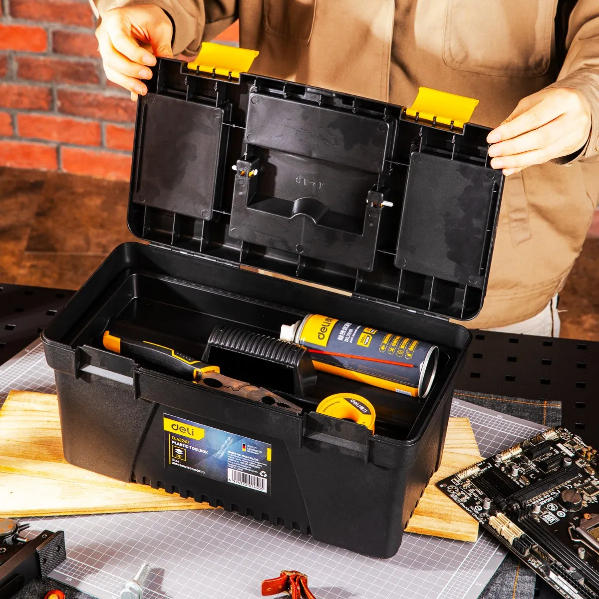 Caja de Herramientas Plastica 17" Deli (DL432417)